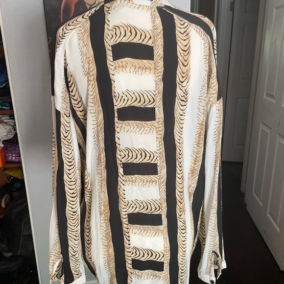 Zulu & zephyr oversized button down small - Picture 5 of 5